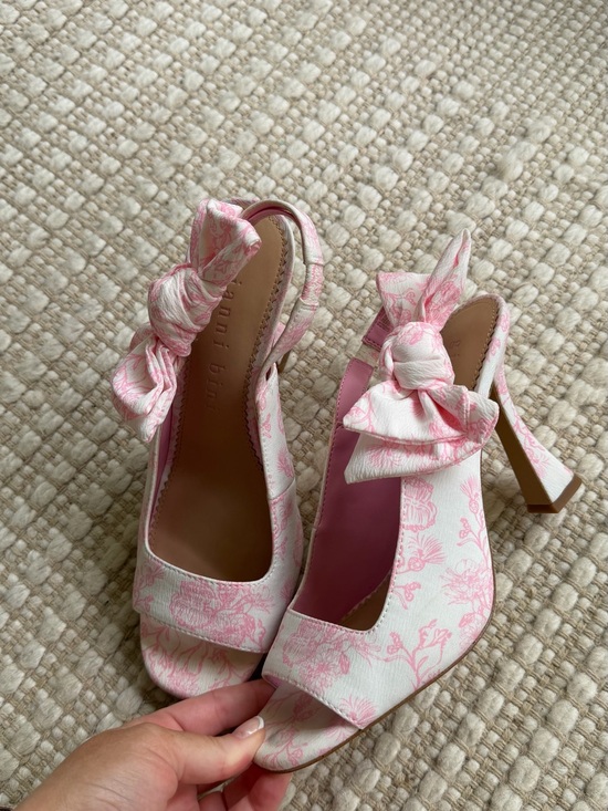Versace Shoes - Gianni Bini Pink Toile Bow Heels